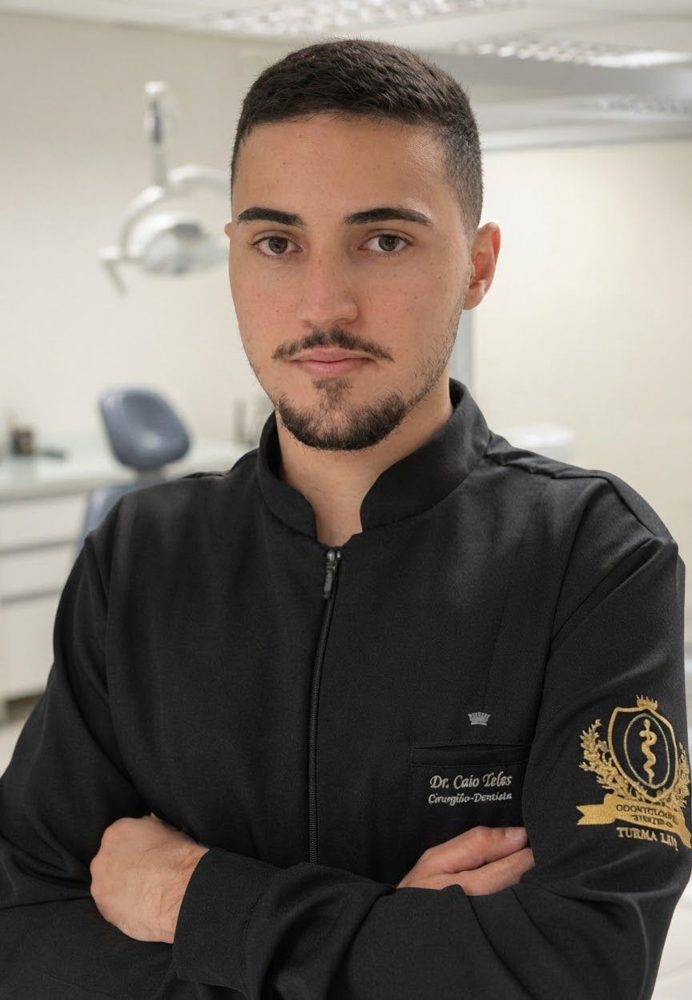Dr. Caio Teles, cirurgião-dentista